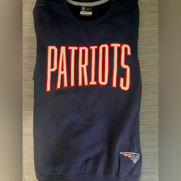Patriots Nike Sweatshirt - Size Large (runs small) - Picture 3 of 4
